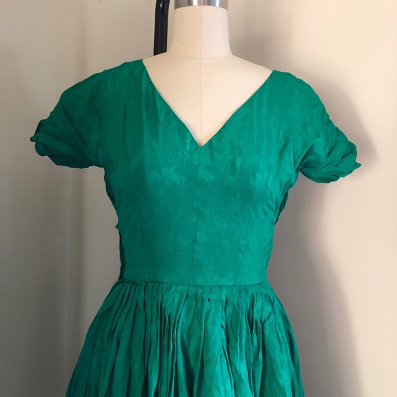 Vintage 1950s Hand Sewn Emerald Green Dress - Picture 2 of 8